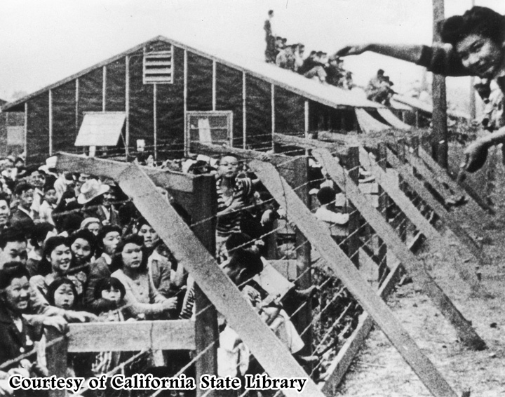 Roosevelt ushers in JapaneseAmerican internment
